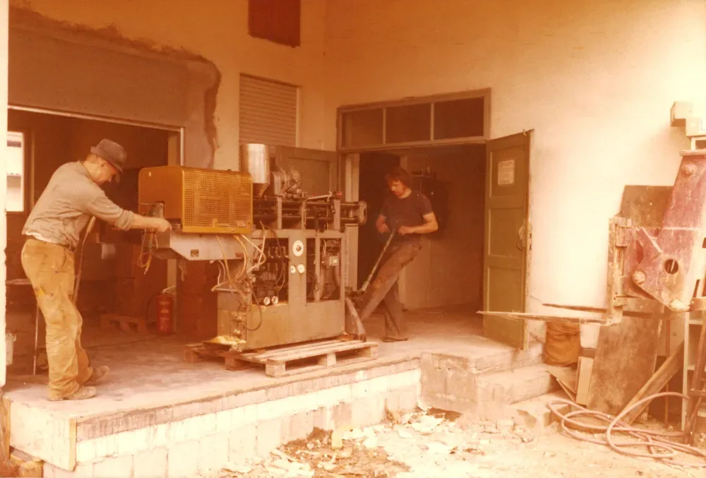 Einstieg in die Stanzbiegetechnik — historische Aufnahme aus der Unternehmensgeschichte von Friedrich Joerg