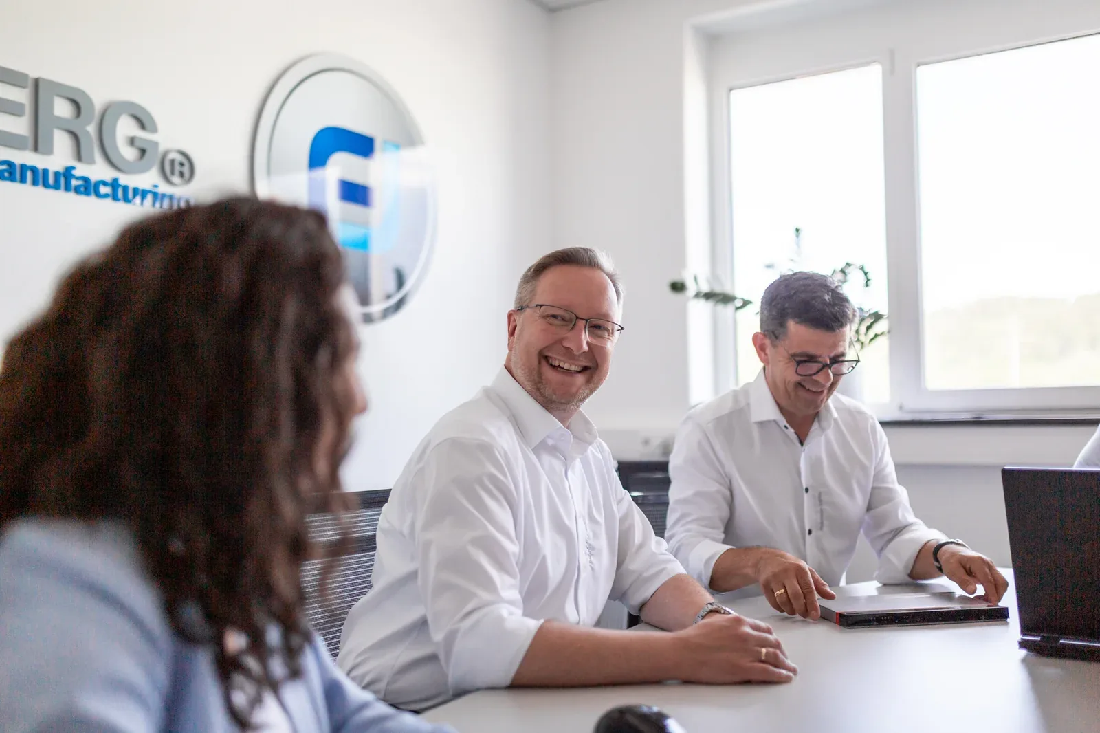 Das Team von Friedrich Joerg im gemeinsamen fachlichen Austausch